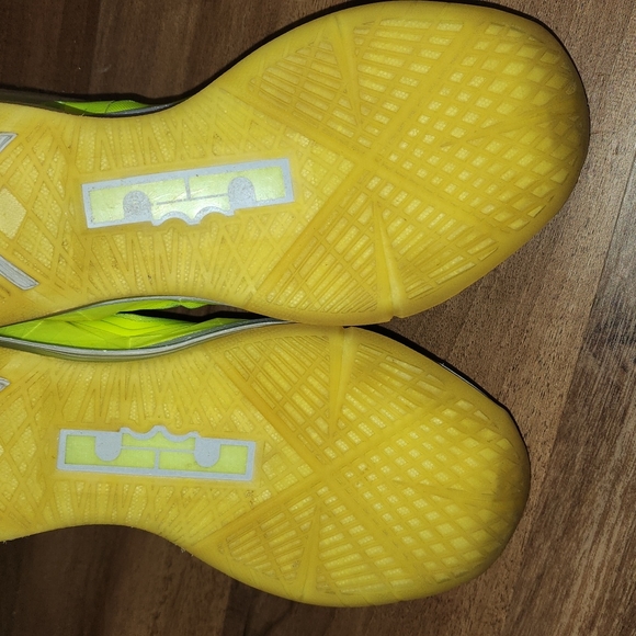 Nike LeBron 10 - Picture 5 of 9